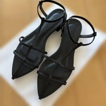 LE TALON 블랙 스트랩 샌들 M 사이즈