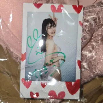 시로이시 나기사 친필 사인 폴라로이드 의상 상하의