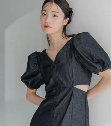 Heather 모듬 컷 아웃 원피스