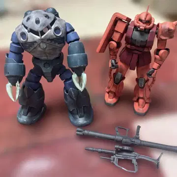 건담 프라모델 1/144 HG 샤아 자쿠 즈고크