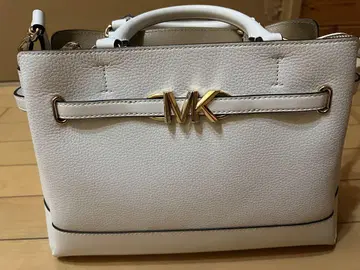 MK 로고 숄더백 화이트