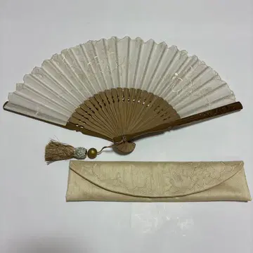 베이지 꽃무늬 자수 부채 케이스 포함