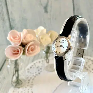 [새상품급] MARGARET HOWELL 손목시계 라운드 실버 구형 로고