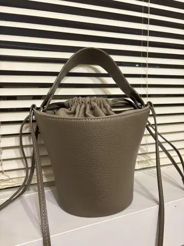 새상품급 ayako Pottery Bag 아야코백 TAUPE
