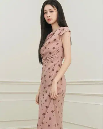 SNIDEL 플라워 프린트 드레이프 원피스