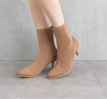 FABBY FABBY. 포인티드 핀힐 니트 숏부츠