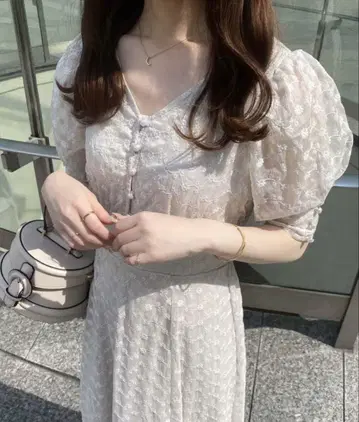 archives 자수 절개 원피스 그레이쉬 베이지