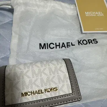 새상품 마이클코어스 MICHEAL KORS 그레이 키케이스