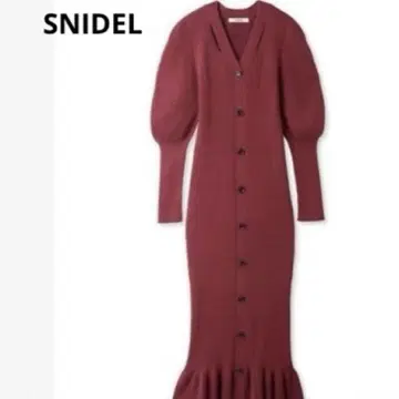 새상품급 2023 AW SNIDEL 프론트 버튼 니트 원피스