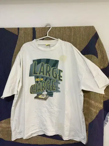 LARGE AND IN CHARGE 티셔츠 L 사이즈