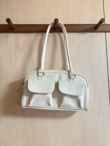 화이트 보스턴형 핸드백