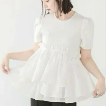 fitmore 언밸런스 페플럼 자카드 상의 화이트