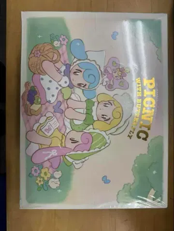 미개봉 새상품 AAMY 피규어 Picnic with Butterfly