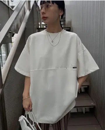 화이트 오버 사이즈 티셔츠 반팔