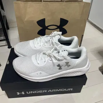UNDER ARMOUR CHARGED PURSUIT 화이트