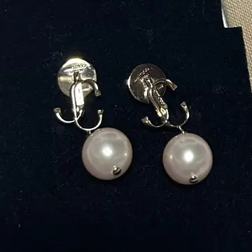 Jimmy Choo JC 펄 귀걸이 지미추 골드