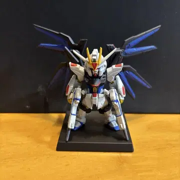 FW GUNDAM CONVERGE 04 스트라이크 프리덤 건담