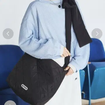 OUTDOOR 빅 리본 숄더백 블랙