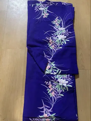 군청색 꽃무늬 이중 기모노 (기장 160 약간 넘음)