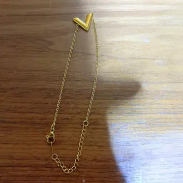 V자형 골드 컬러 팔찌