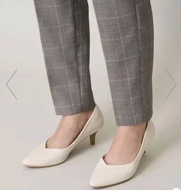 새상품 a.v.v 베이직 펌프스 아이보리 24cm