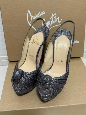 Christian Louboutin 그레이 하이힐