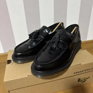 [새상품급] Dr.Martens ADRIAN 태슬 로퍼 UK7 26