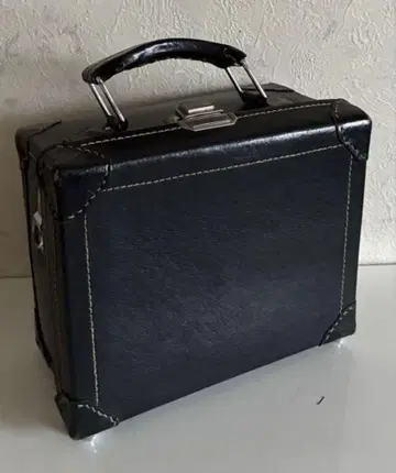 앤티크 블랙 가죽 핸들 케이스 백 [약간 하자 있음] 미니 트렁크