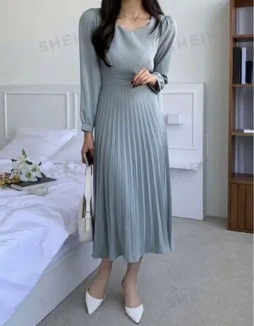 [완판] 새상품 shein DAZY 무지 패턴 스퀘어넥 A라인 드레스 M