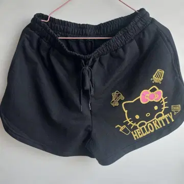 헬로키티 하프 팬츠