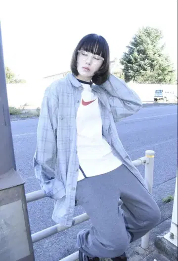 그레이 체크 무늬 플란넬 셔츠