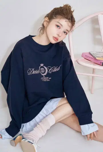 Darich club 맨투맨 상의