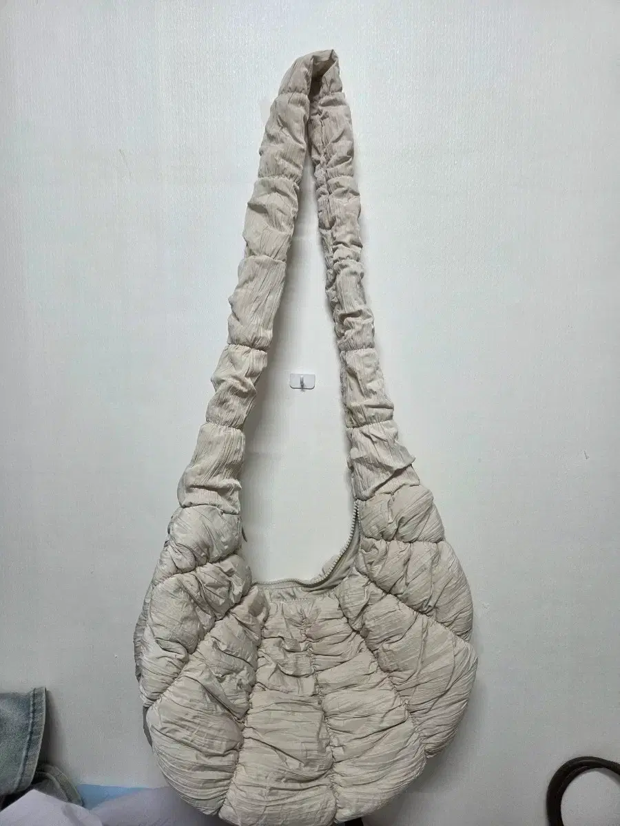 코스 리플 크로스 바디백