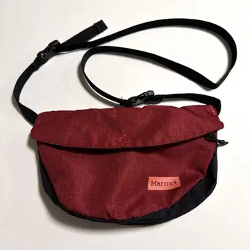 Marmot 레드 숄더백 사코슈