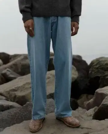 TRIPLE TWIST ICE WASH DENIM