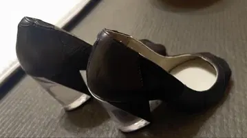 블랙 오픈토 하이힐
