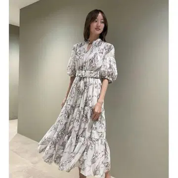 새상품급 SNIDEL 한정판 사이즈 0 튤립 프린트 티어드 원피스