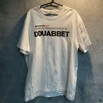 M AI-GENERATED DOUBLET 로고 티셔츠