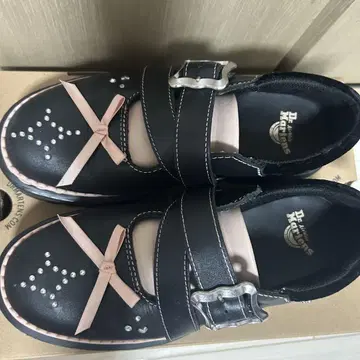 Dr. Martens 발렌타인 2025 스트랩 신발