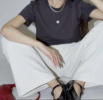 MARY QUANT x PUBLUX 원포인트 자수 로고 티셔츠