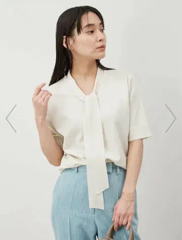 아이보리 리본 포함 반팔 니트