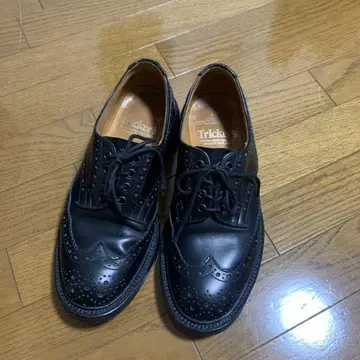 트리커즈 BOURTON 버튼 블랙