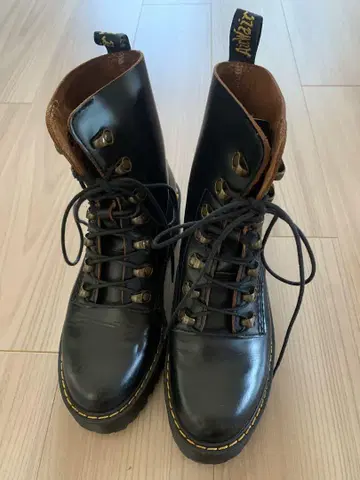 닥터마틴 LEONA Dr.Martens 부츠