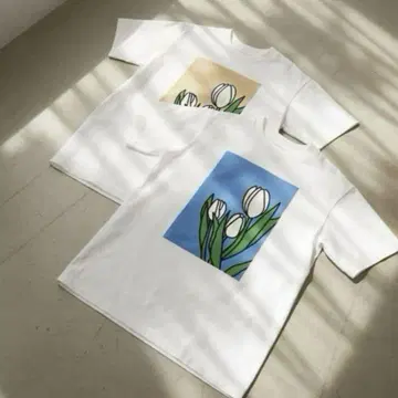 ELLIE 튤립 그래픽 티셔츠 화이트