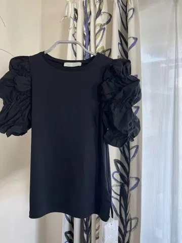 [셀포드] 셔링 슬리브 티셔츠 블랙 컬러 새상품