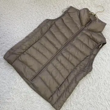 UNIQLO 라이트 다운 베스트 베이지 M 경량 심플 레이어드 방한