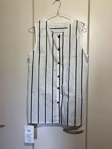 스트라이프 민소매