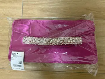 진주 장식 핑크 클러치백