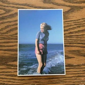 해변의 마릴린 몬로 엽서