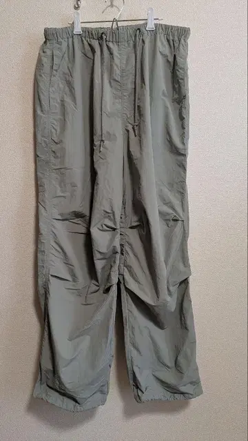 카키 나일론 팬츠
